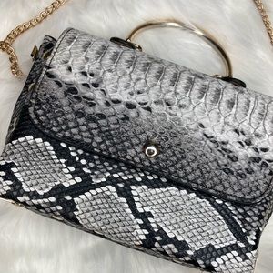 Black + Gray Snakeskin Crossbody Purse 👛 😍